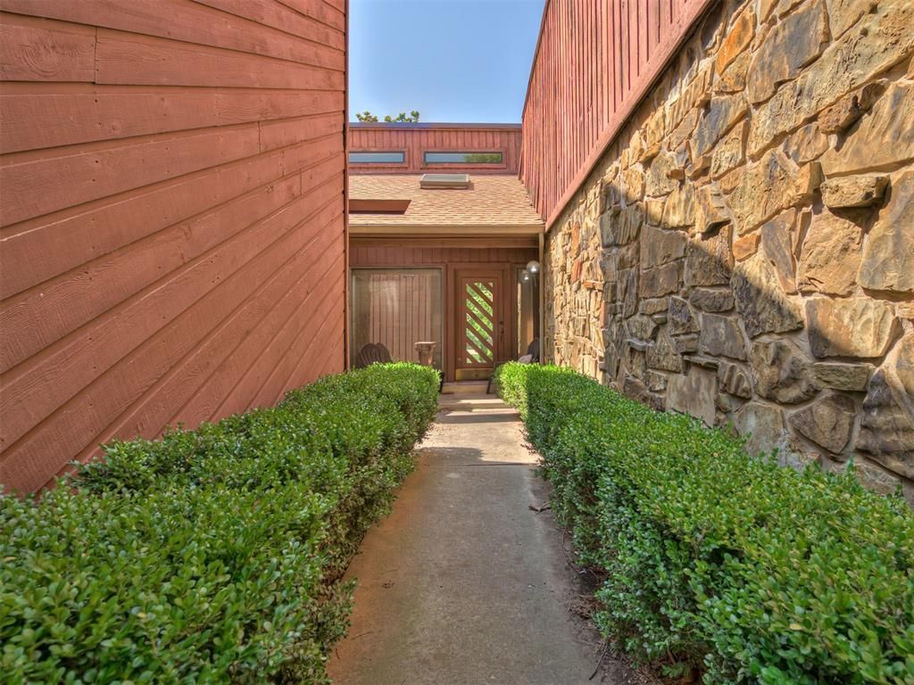 Image 2 of property listing at 3142 Rock Ridge Place, Oklahoma City, OK 73120