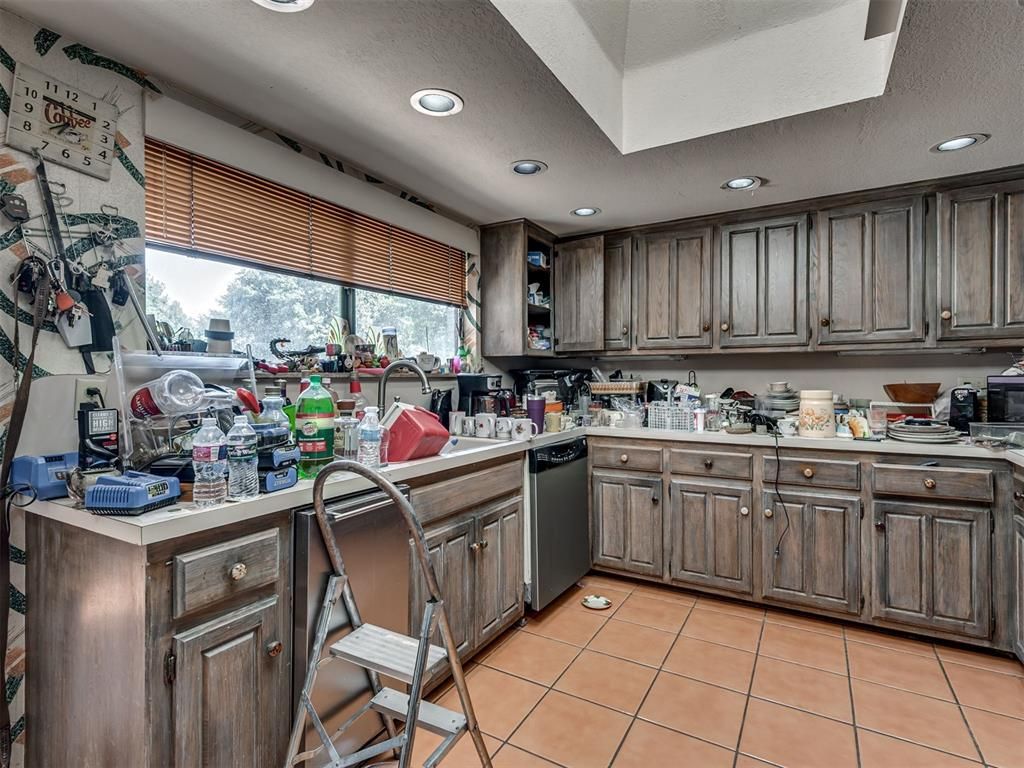 Image 15 of property listing at 3142 Rock Ridge Place, Oklahoma City, OK 73120