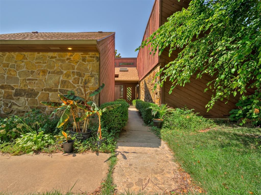 Image 3 of property listing at 3142 Rock Ridge Place, Oklahoma City, OK 73120