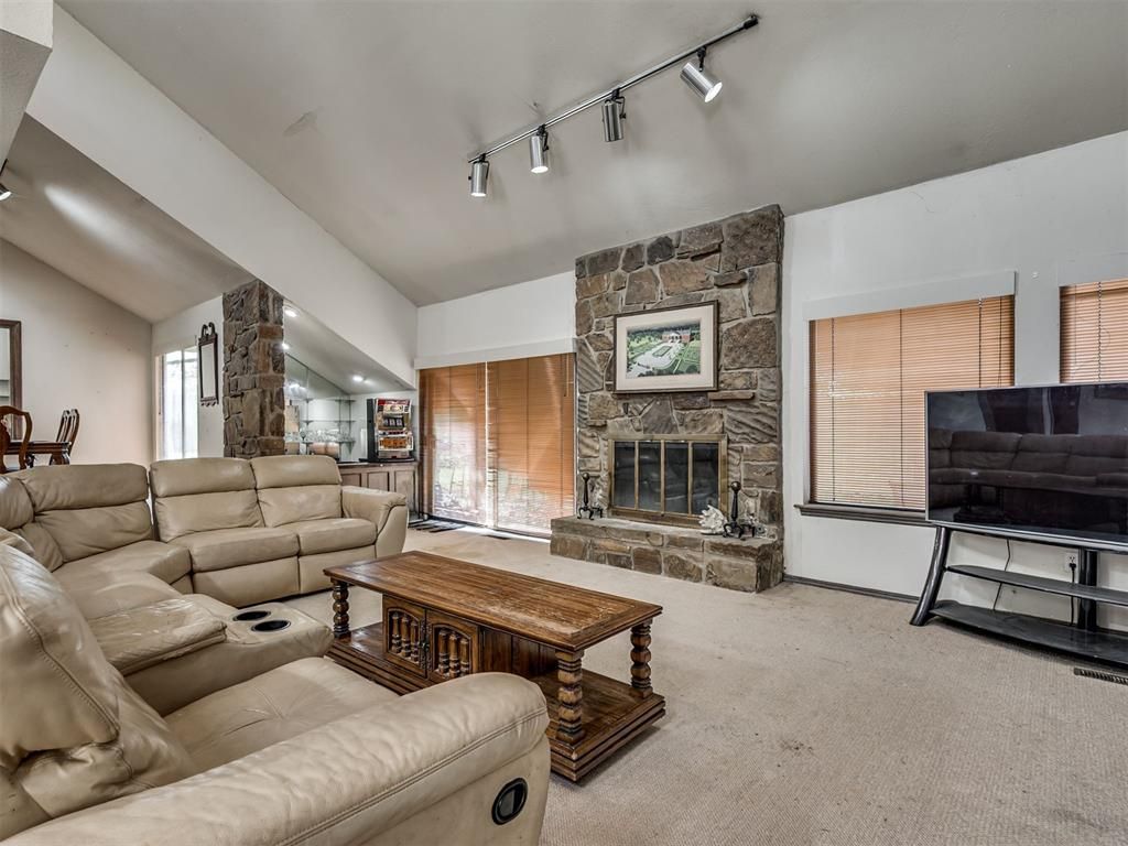 Image 9 of property listing at 3142 Rock Ridge Place, Oklahoma City, OK 73120