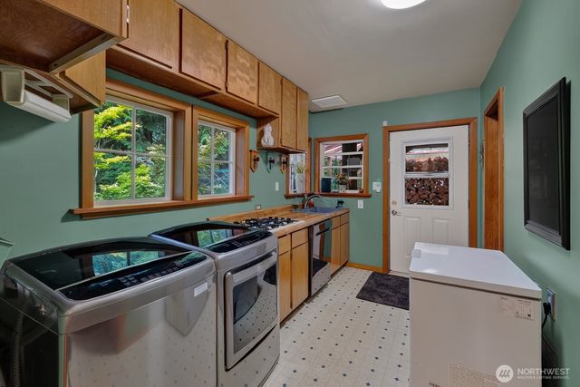 2201 30th Street, Bellingham, WA 98225