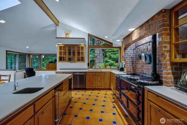 2201 30th Street, Bellingham, WA 98225