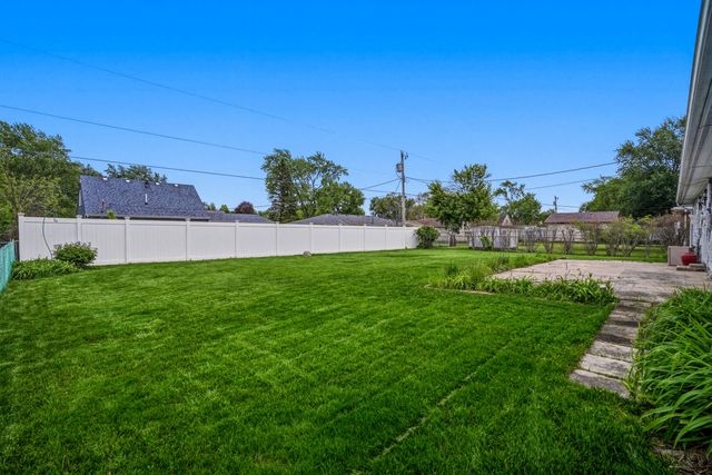 627 Olympia Road, Valparaiso, IN 46385