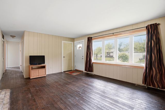 627 Olympia Road, Valparaiso, IN 46385