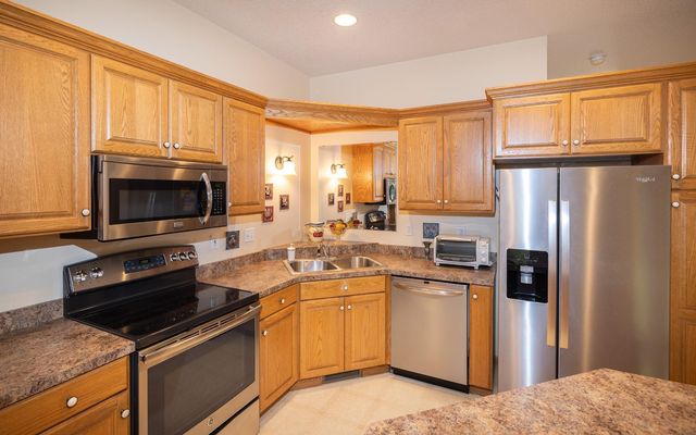 3325 W Prairiewood Drive S, Fargo, ND 58103