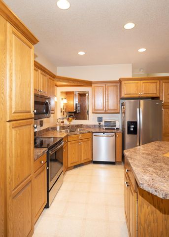 3325 W Prairiewood Drive S, Fargo, ND 58103