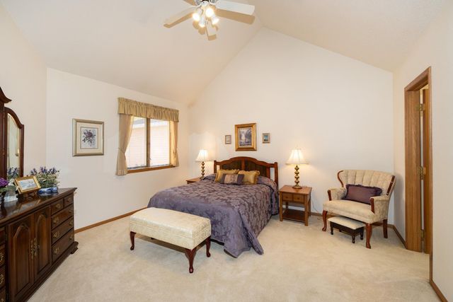 3325 W Prairiewood Drive S, Fargo, ND 58103