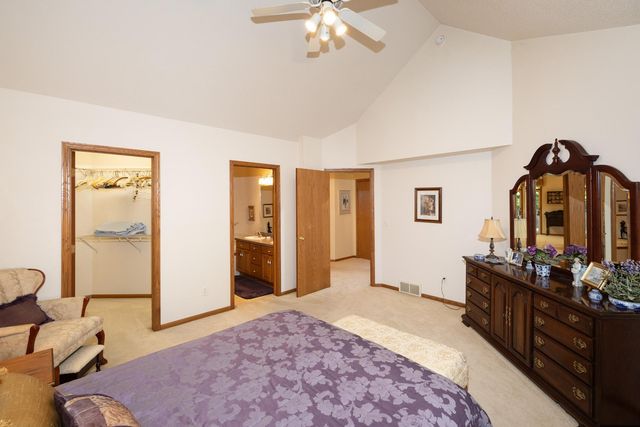 3325 W Prairiewood Drive S, Fargo, ND 58103