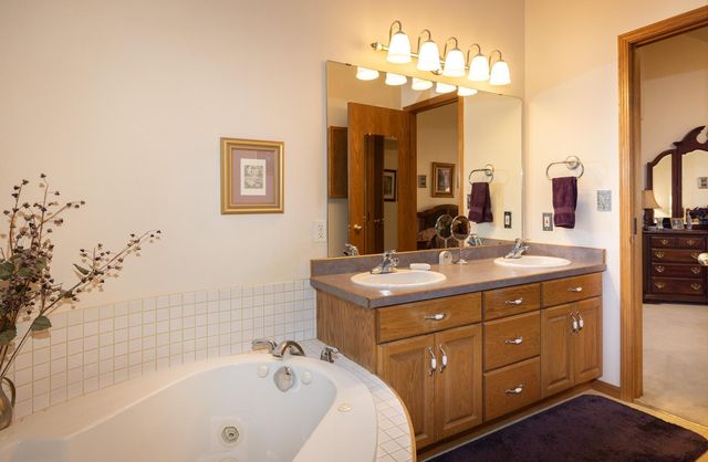 3325 W Prairiewood Drive S, Fargo, ND 58103