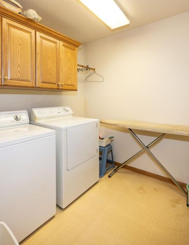 3325 W Prairiewood Drive S, Fargo, ND 58103