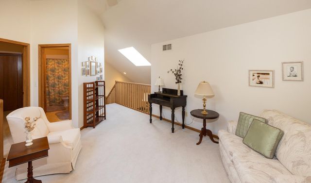 3325 W Prairiewood Drive S, Fargo, ND 58103