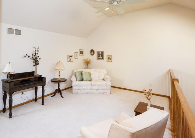 3325 W Prairiewood Drive S, Fargo, ND 58103