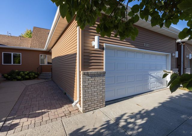 3325 W Prairiewood Drive S, Fargo, ND 58103