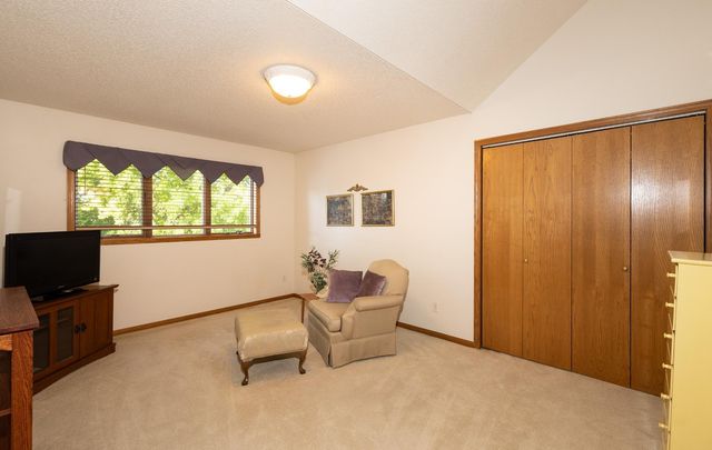 3325 W Prairiewood Drive S, Fargo, ND 58103