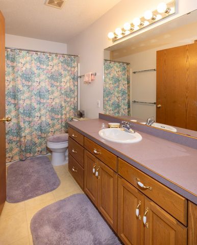 3325 W Prairiewood Drive S, Fargo, ND 58103