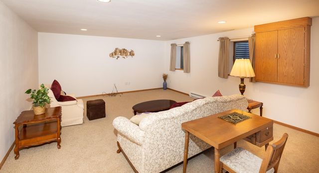 3325 W Prairiewood Drive S, Fargo, ND 58103