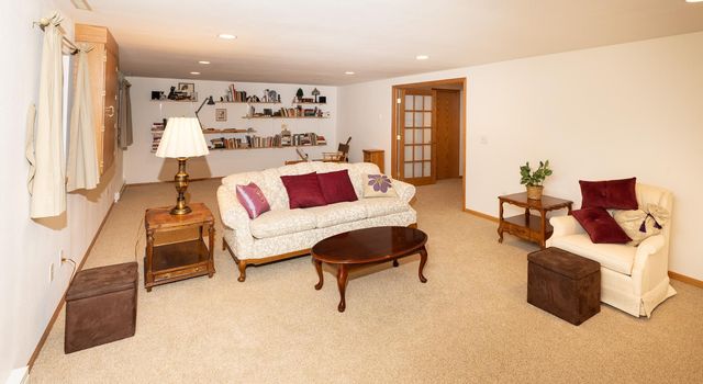 3325 W Prairiewood Drive S, Fargo, ND 58103