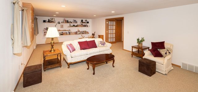 3325 W Prairiewood Drive S, Fargo, ND 58103