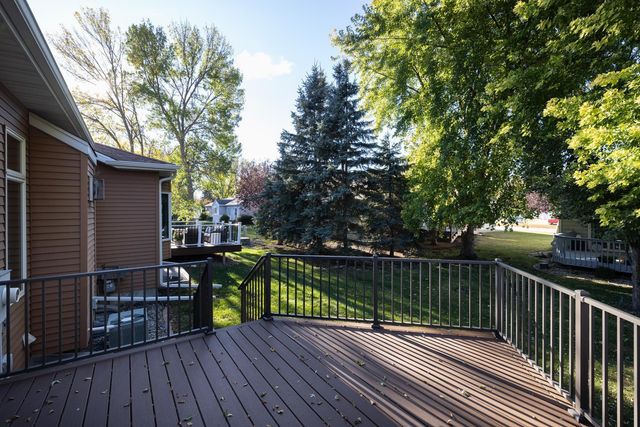 3325 W Prairiewood Drive S, Fargo, ND 58103