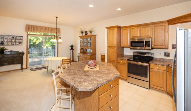 3325 W Prairiewood Drive S, Fargo, ND 58103