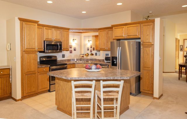 3325 W Prairiewood Drive S, Fargo, ND 58103