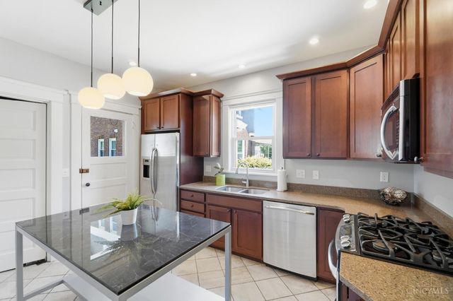 2806 Madison Road, Cincinnati, OH 45209
