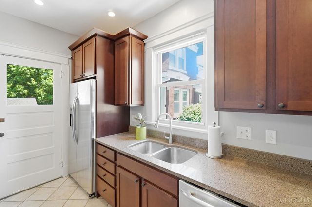 2806 Madison Road, Cincinnati, OH 45209