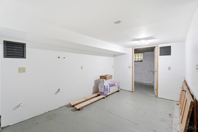 2806 Madison Road, Cincinnati, OH 45209