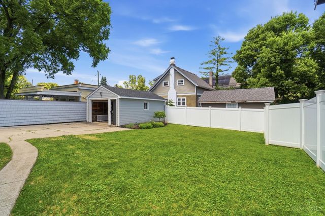 2806 Madison Road, Cincinnati, OH 45209