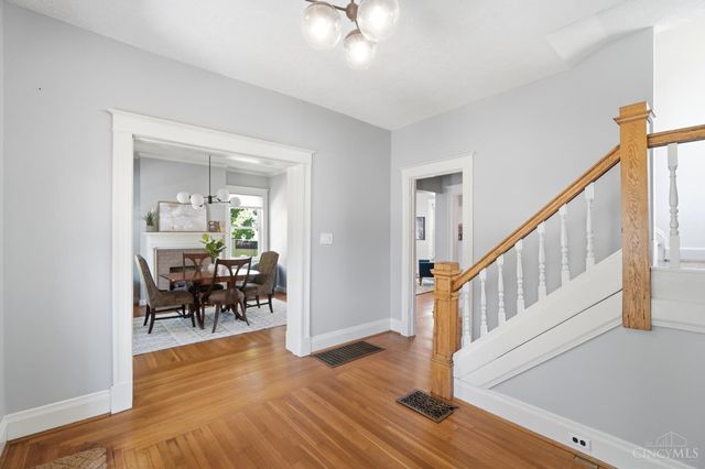 2806 Madison Road, Cincinnati, OH 45209