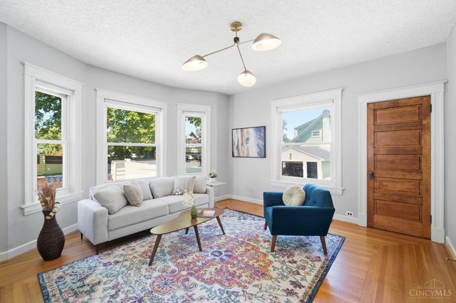 2806 Madison Road, Cincinnati, OH 45209