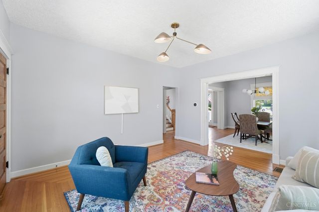 2806 Madison Road, Cincinnati, OH 45209