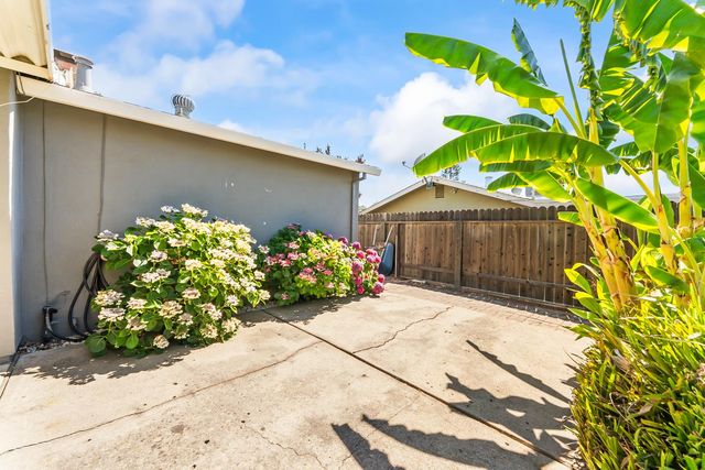 8161 Kaula Dr, Fair Oaks, CA 95628