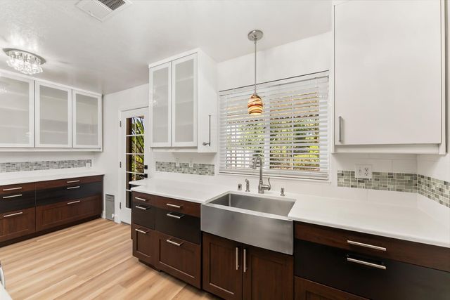 8161 Kaula Dr, Fair Oaks, CA 95628