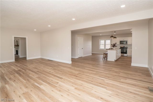 1940 Canton Road, Akron, OH 44312