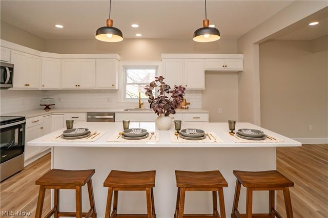 1940 Canton Road, Akron, OH 44312