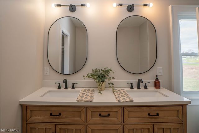 1940 Canton Road, Akron, OH 44312