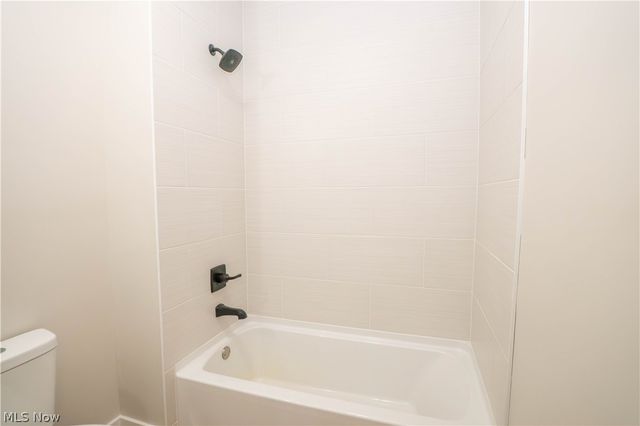 1940 Canton Road, Akron, OH 44312