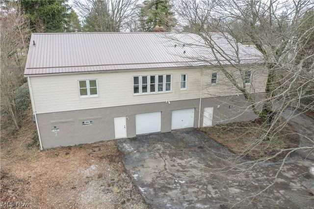 1940 Canton Road, Akron, OH 44312