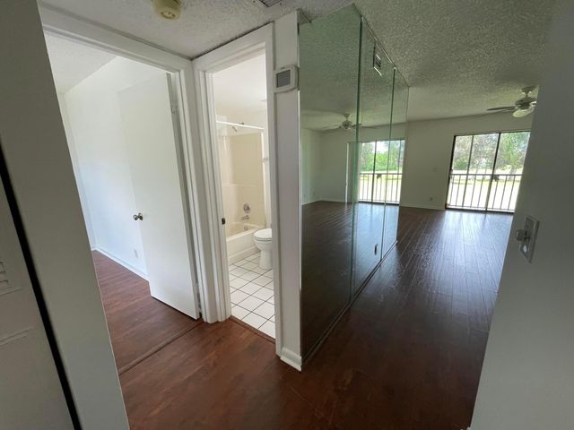 7149 Golf Colony Court 203, Lake Worth, FL 33467