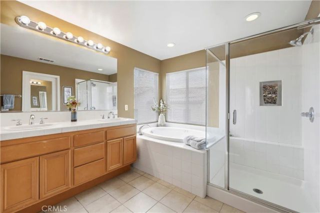 28940 Mirada Circulo, Valencia, CA 91354