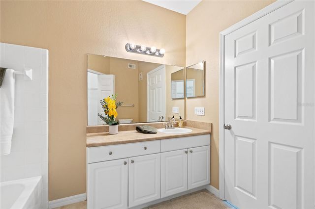 5561 ROSEHILL ROAD 103, Sarasota, FL 34233