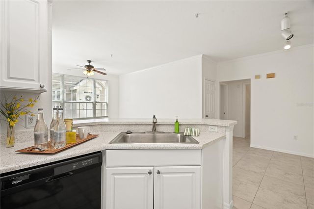 5561 ROSEHILL ROAD 103, Sarasota, FL 34233