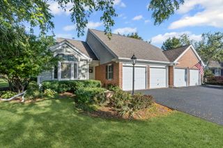 688 Glasgow Lane, Prospect Heights, IL 60070