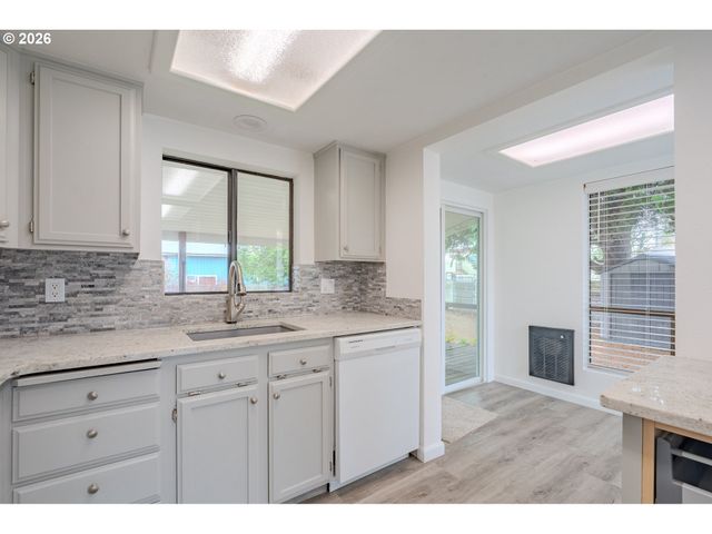 516 26TH St, Washougal, WA 98671