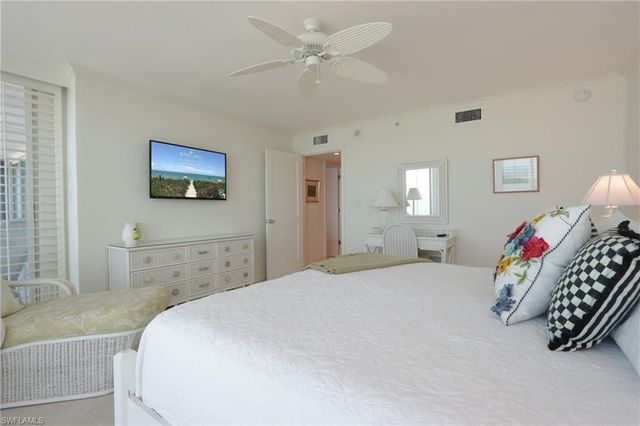 4651 Gulf Shore BLVD N # 504, Naples, FL 34103