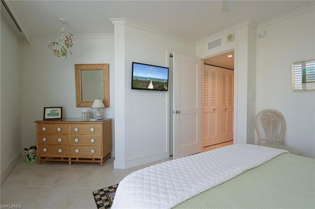 4651 Gulf Shore BLVD N # 504, Naples, FL 34103