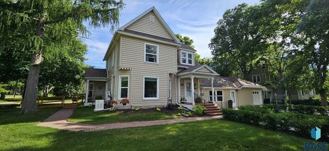 1022 3rd St Street, Brookings, SD 57006