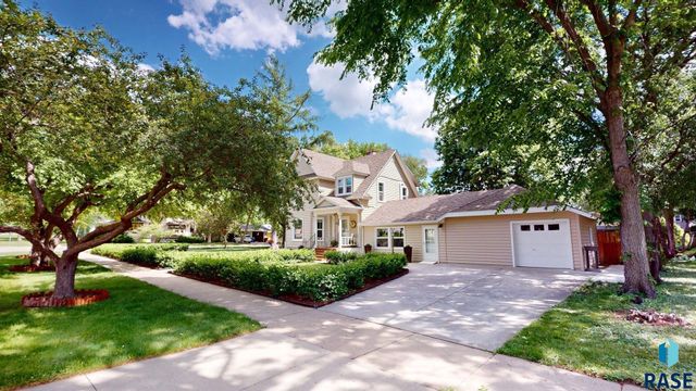 1022 3rd St Street, Brookings, SD 57006