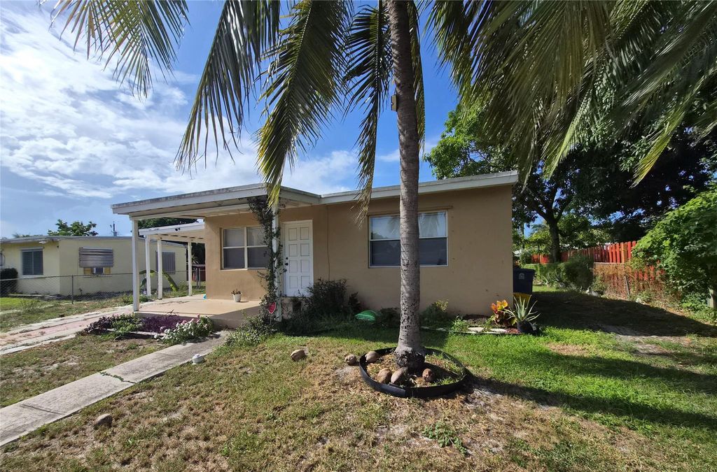 521 Oleander Rd, Lantana, FL 33462